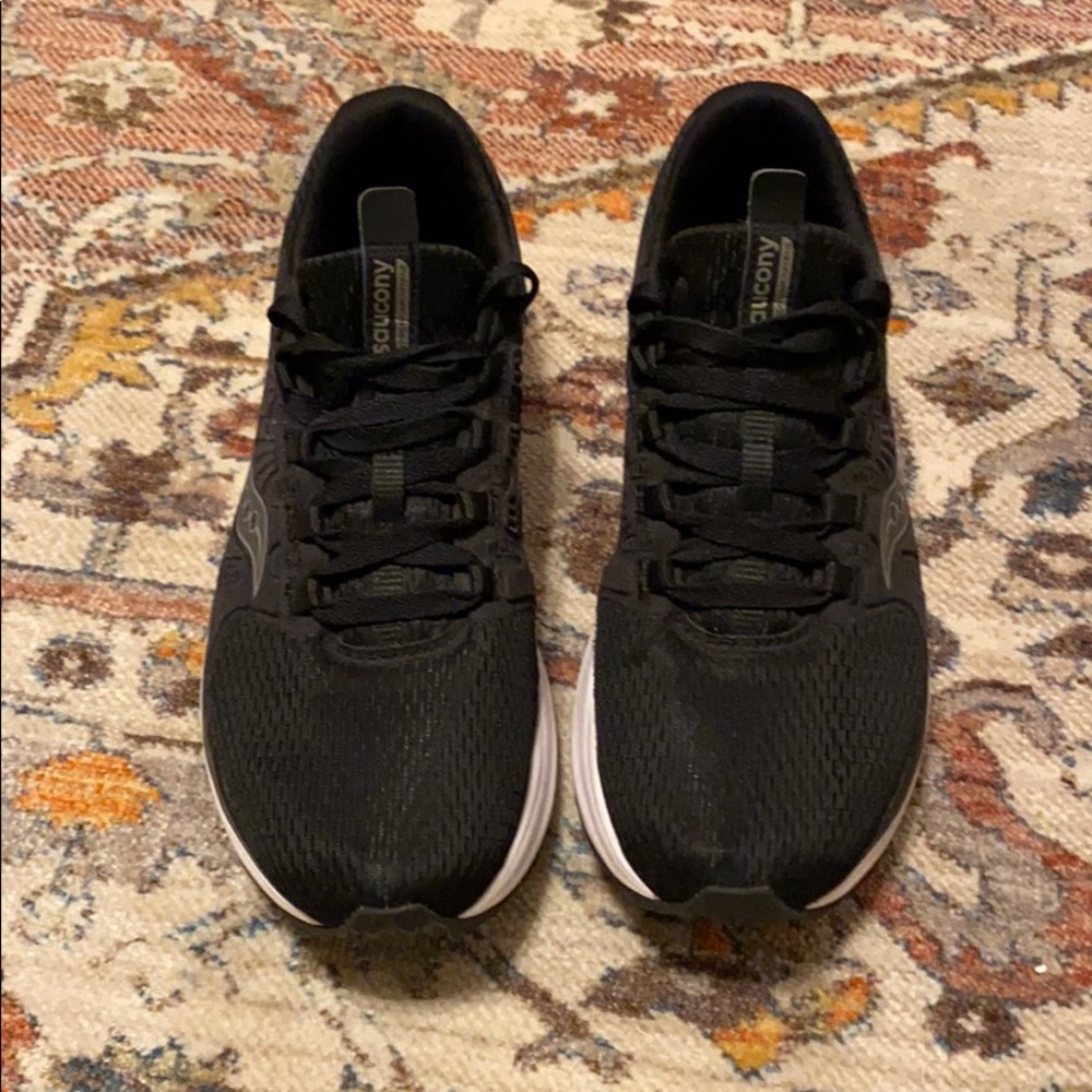 Saucony tennis shoes